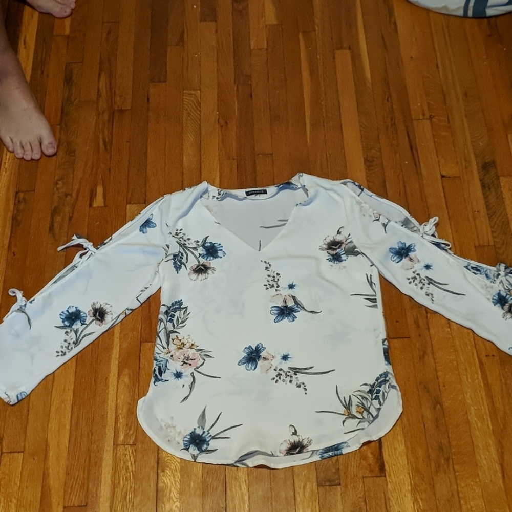 Too small. Never worn